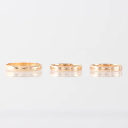 Ringar 3 st med gravyrer, 18k. Vikt: 13,2 g