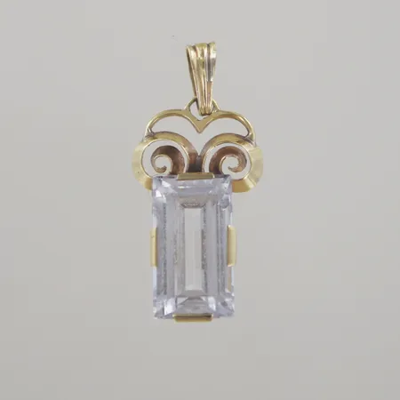 Hänge med sten 50-tal längd 3,5 cm, bredd 1 cm, 18K Vikt: 4,9 g