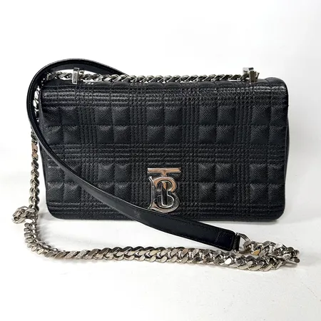 Väska, Burberry, Lola Small, Made in Italy, kod: ITBMB35SCA, mått ca 23x13x6, quiltat kalvskinn, detaljer i vitmetall, magnetlås, innerfack, fläckar invändigt, bruksslitage, inga tillbehör