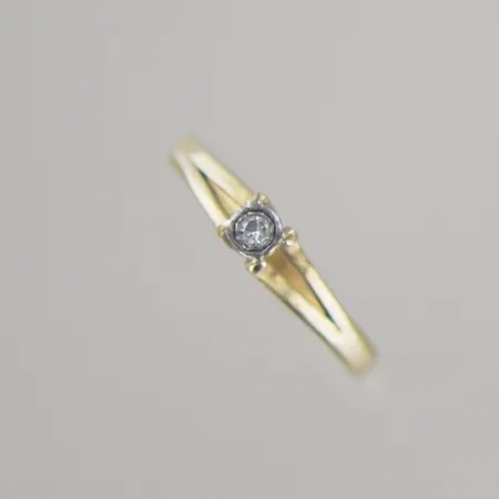 Ring med diamant 0,03ct, Ø 16½ mm, 18K Vikt: 1,5 g