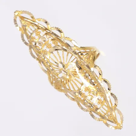 Ring, genombruten dekor, stl 17¼, bredd 2-49mm, skev skena, 14K  Vikt: 2,5 g