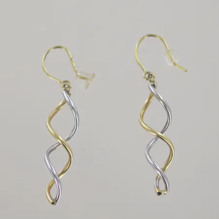 Ett par örhängen 2 färger, längd 4 cm, 18K Vikt: 1,5 g