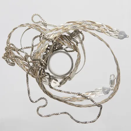 Diverse silver, defekta, saknar stenar, 925/1000 silver Vikt: 44,7 g