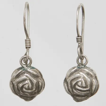 Ett par örhängen, längd ca 25mm, bredd 9mm, 925/1000 silver Vikt: 1,8 g