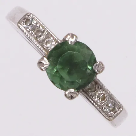 Ring, diamanter 6xca0,015ct, grön sten, stl 16¾, bredd 1,9-6mm, vitguld, 18K Vikt: 4,3 g