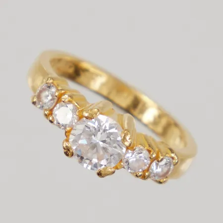 Ring med vita stenar, stl 16¾, bredd 2,9-6,3mm, smärre nagg, Thaiguld, 23K, 50 Stang,  Vikt: 7,6 g