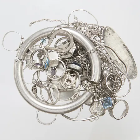 Diverse silver, defekta, 830-925/1000 silver Vikt: 174,9 g