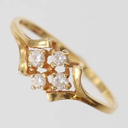 Ring med vita stenar, stl 17¼, bredd ca 1-7mm, BEH, ca år 1988, 18K Vikt: 1,5 g