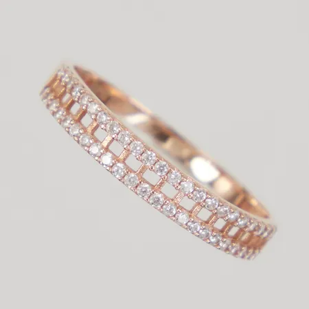 Ring med vita stenar, stl 17½, bredd 1,6-3,2mm, 18K,  Vikt: 1,4 g