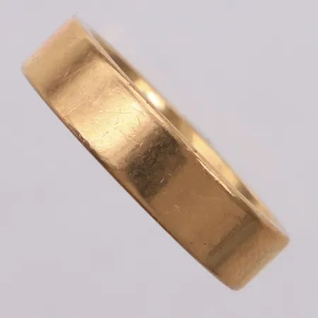 Ring, stl 16½, bredd: 5mm, repor, gravyr, Schalins, 18K Vikt: 7,7 g