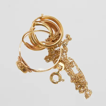 Diverse guld, defekta, 18K, bruttovikt: 3,5g.