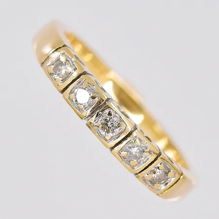Ring, diamanter ca 5x0,02ct, stl 16, bredd 3mm, GHA, 18K Vikt: 3,1 g