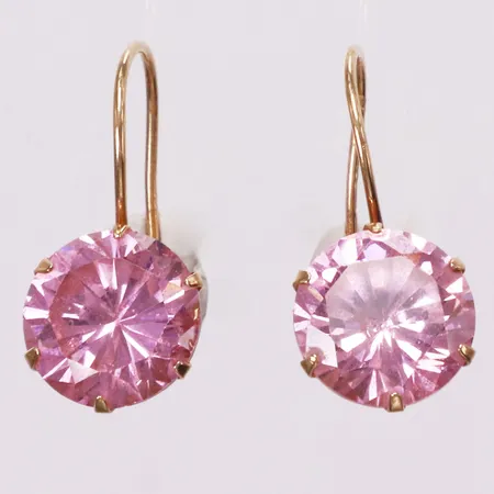 Ett par örhängen, rosa stenar, längd 17,0mm, bredd 8mm, 18K Vikt: 2,1 g