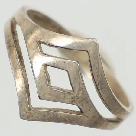 Ring, stl 16, bredd 2,5-12,8mm, silver 925/1000 Vikt: 1,4 g