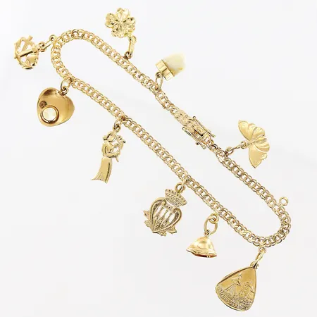 Armband, Bismarck, 17,7cm, bredd 3mm, 9 berlocker, 1 berlock med tand, 1 extra ögla, gravyr, slitage, 18K. Bruttovikt: 9,6gram.  Vikt: 9,6 g