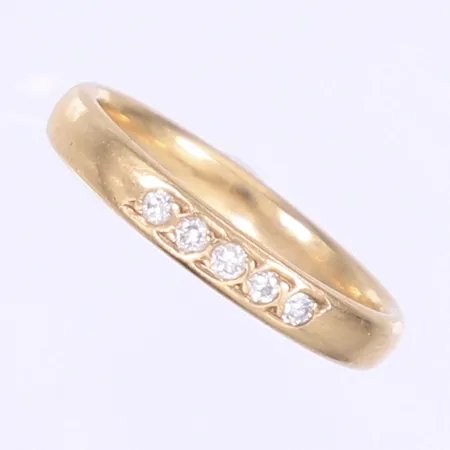 Ring med diamanter totalt 5xca 0,02ct, stl 19½, bredd 3,5mm, 18K Vikt: 4,8 g