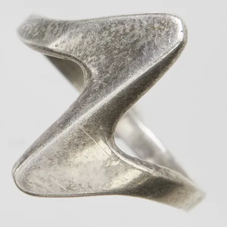 Ring, stl 18, bredd 2-18mm, 925/1000 silver Vikt: 2 g