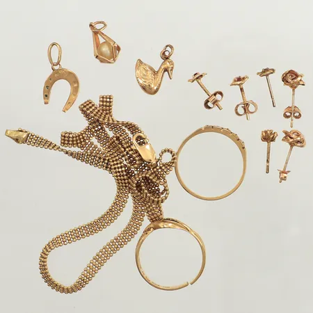 Diverse guld, defekt, buckligt, 18K Vikt: 15,6 g