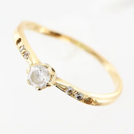 Ring, stenar, defekt, skev, 18K.  Vikt: 1,6 g