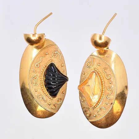 Ett par örhängen, längd 48 mm, bredd 21 mm, 21K. Vikt: 10,9 g