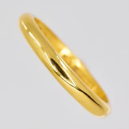 Ring, stl 20½, bredd 3,3mm, graverad, 23K Vikt: 6,8 g