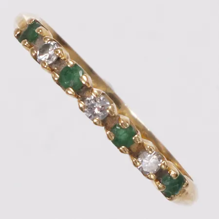 Ring, diamanter 3xca0,035ct, troligen smaragder, stl 18¼, bredd 2,3mm, 18K Vikt: 2,4 g
