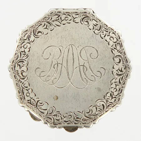 Puderdosa, 80x80mm, saknar spegel, monogramgravyr, silver 800/1000 Vikt: 83,8 g