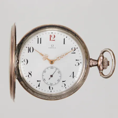 Savonett Omega, Grand prix paris 1900, boett Ø 51mm, manuell, niello-dekor, boettnr: 4810240, serienummer: 4665402, skadad dekor/färgbortfall, 900/1000 silver, bruttovikt: 88,3gr