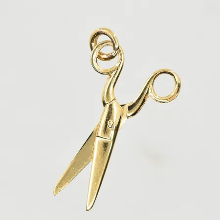 Hänge sax, längd 25 mm, bredd 10 mm, rörlig, 18K. Vikt: 1,5 g