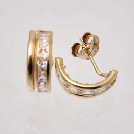 1par örgängen i 18K guld, mått 4,5x11,4mm, 6st vita stenar/örhänge, tillverkade av guldfynd, vikt 1,15g.