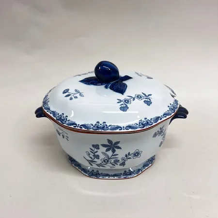 Soppterrin med lock, Ostindia, Rörstrand, porslin,  höjd ca 16cm, längd/bredd ca 24x20cm,  Skickas med postpaket.
