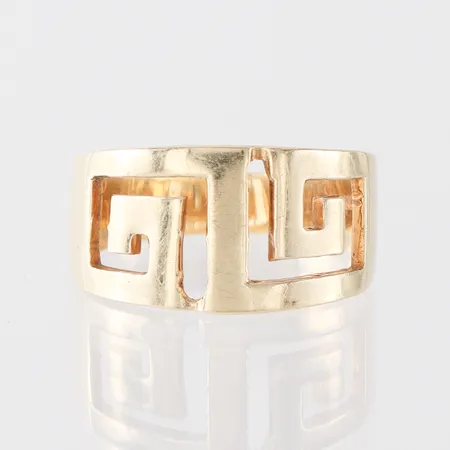 Ring storlek 19 ½ mm, bredd 4.3-11.4 mm, 14k. Vikt: 5,6 g