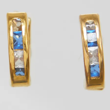 Ett par örhängen creoler, stenar, Ø 7,5mm, buckliga, 21K Vikt: 0,9 g