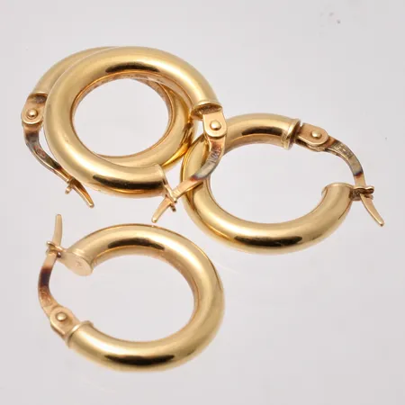 Diverse defekt guld, 18K, vikt 3,43g.