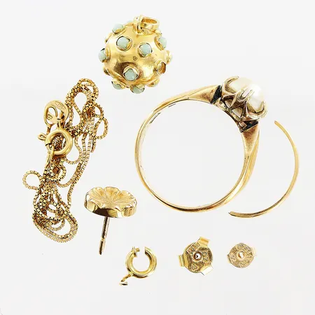 Diverse guld, stenar, odlad pärla, defekter, 18K. Bruttovikt: 8,7gram.  Vikt: 8,7 g
