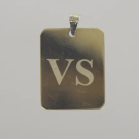 Hänge, längd 3 cm, bredd 2 cm, graverad, 14k Vikt: 2 g