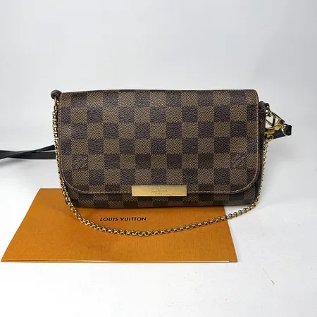 Väska, Louis Vuitton, Favorite PM, beslag i gulmetall, axelrem, monogramcanvas, läder, mått ca 21x13x3cm, slitage, fodret med smuts och fläckar,  kvitto från butiken på Birger Jarlsgatan i Stockholm januari 2018