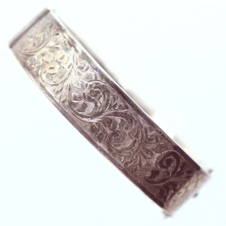 Armring öppningsbar, Ø6cm, bredd 16mm, bucklig, gravyr, silver 800/1000 Vikt: 24,4 g