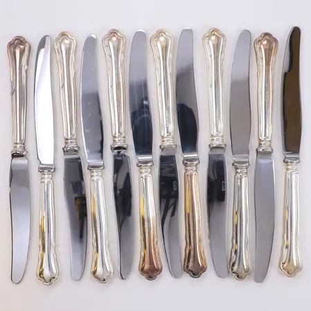 Tolv matknivar, längd 20cm, modell Chippendale, tillverkad av Guldsmedsaktiebolaget Gab, år 1992, 830/1000 silver Vikt: 834,6 g