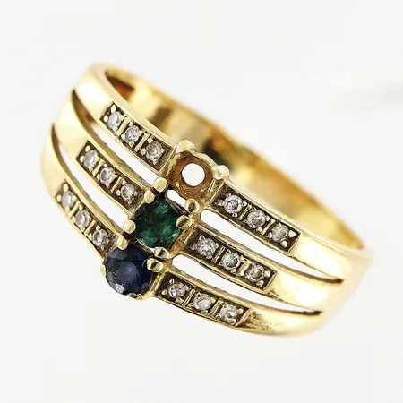 Ring, diamanter 18 x ca 0,005ct, blå stenar, en saknas, stl 18½, skev skena, 18K Vikt: 3,3 g