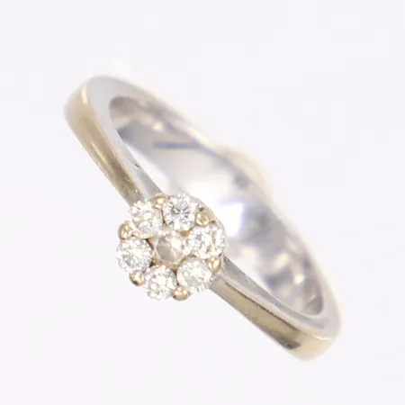 Ring med diamanter totalt 0,25ctv enligt gravyr, stl 16¼, bredd 3-6mm, vitguld, behov av omrodiering, 18K  Vikt: 4,2 g