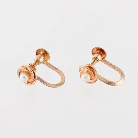 Örhängen paret med små pärlor, diameter 6.3 mm, 18k. Vikt: 2,3 g