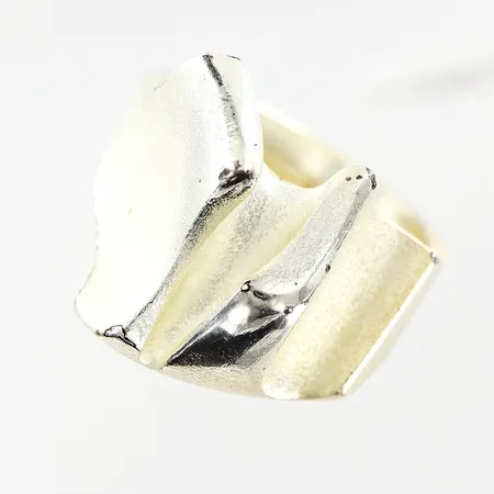 Ring Lapponia, 17½, bredd 5-17mm, årtal P8 1992, silver 925/1000. Vikt: 10,4 g