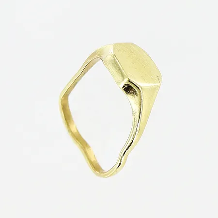 Hänge, Klackring, 8x10mm, skev, 18K. OBS! Litet hänge, ej ring! Vikt: 0,5 g