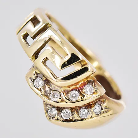 Ring, stl 18, bredd ovandel 11mm, vita stenar, trasig skena, 14K Vikt: 4,2 g