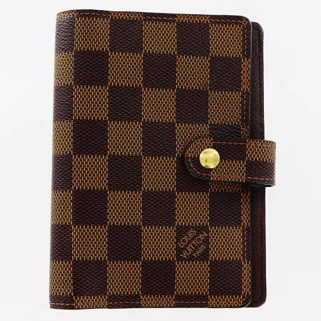 Agenda Louis Vuitton, R20700, Damier Ebene, datumkod CA4126, ca 14,5x10cm, totalt 5 fack varav tre kortfack, beslag i gulmetall, gott skick, kvittokopia Louis Vuitton Köpenhamn Januari 2017, dustbag, box.