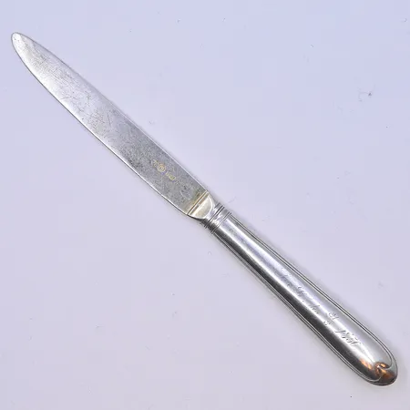 Kniv, längd 16 cm, silver 830/1000. Vikt: 17,8 g