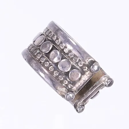 Ring med mönstrad dekor, stl 17½, bredd 12mm, silver 925/1000 Vikt: 9,5 g