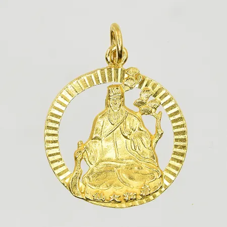 Hänge med kinesiskt motiv, längd 28 mm, bredd 22 mm, 24K. Vikt: 5,7 g