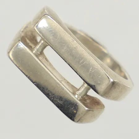 Ring, stl 17¾, bredd 11,6mm, 925/1000 silver Vikt: 7 g
